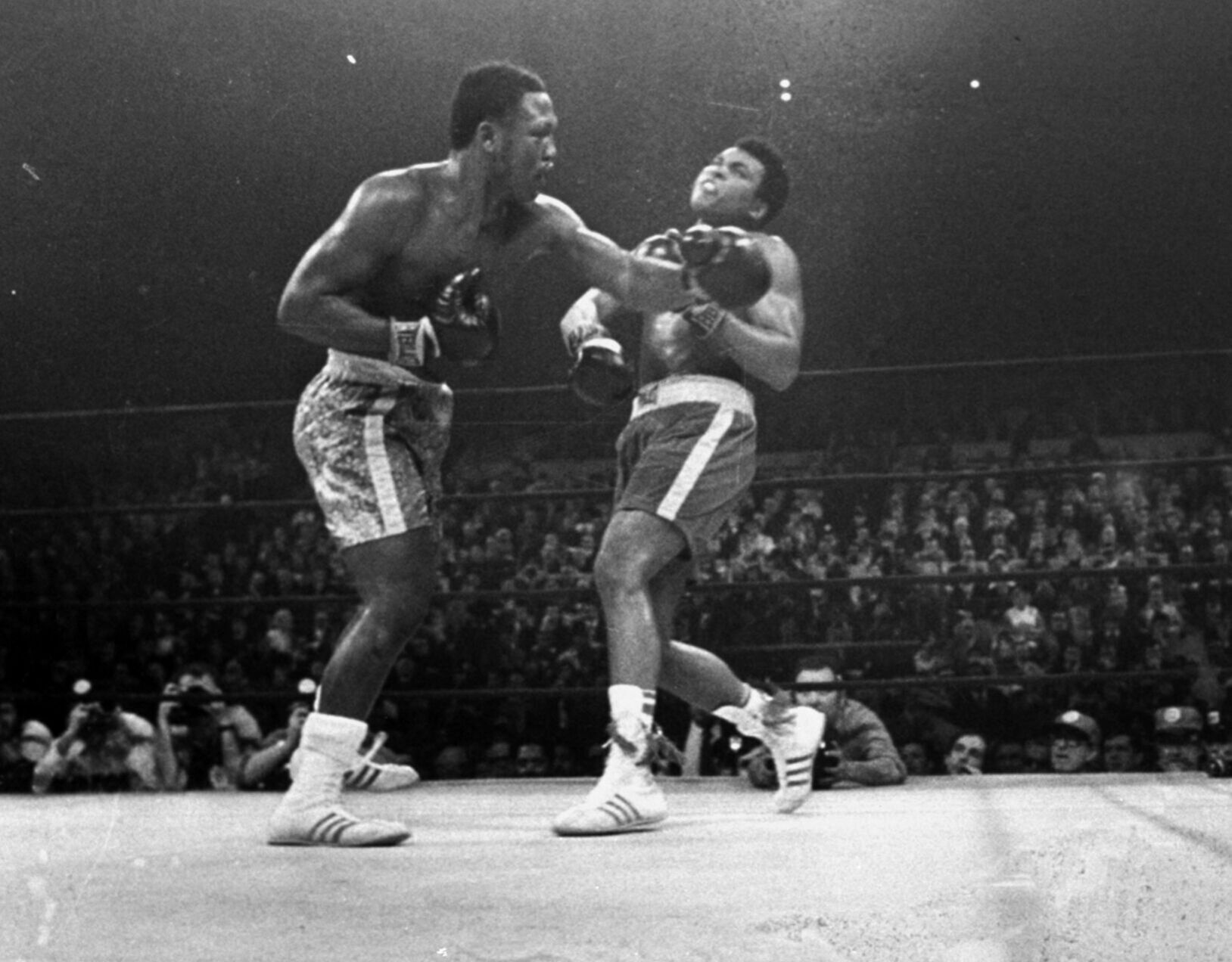 1971: Joe Frazier wins world heavyweight title with decision over Muhammad Ali